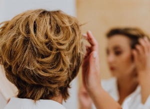 ¿Qué tratamientos pueden provocar la caída del cabello?