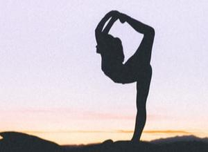 Descubre cómo el yoga puede mejorar la vida de los pacientes con enfermedades crónicas