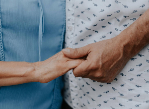 Síntomas, cuidadores y aislamiento: una pareja frente a la enfermedad de Alzheimer